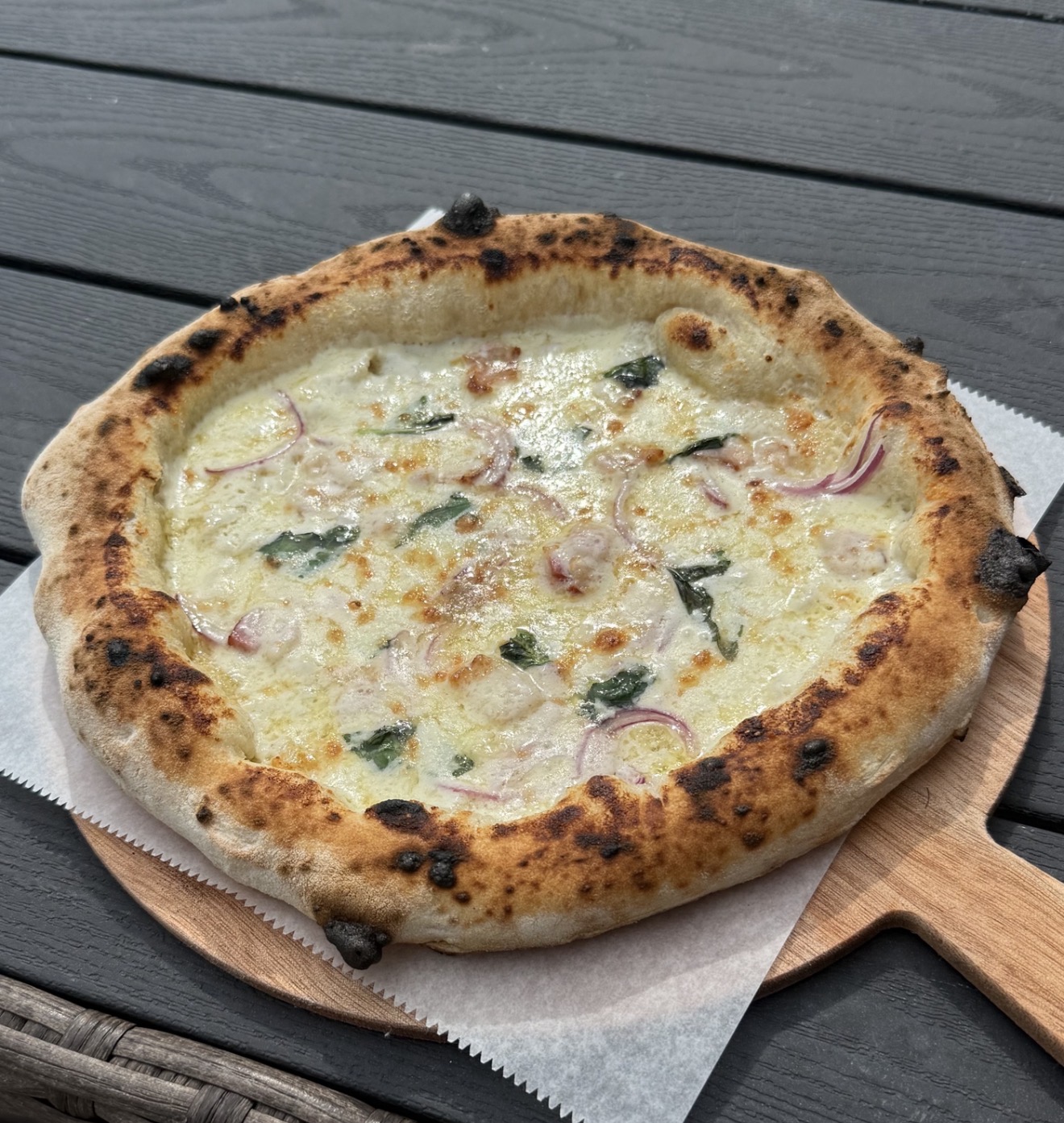 8Hundred white artisan pizza